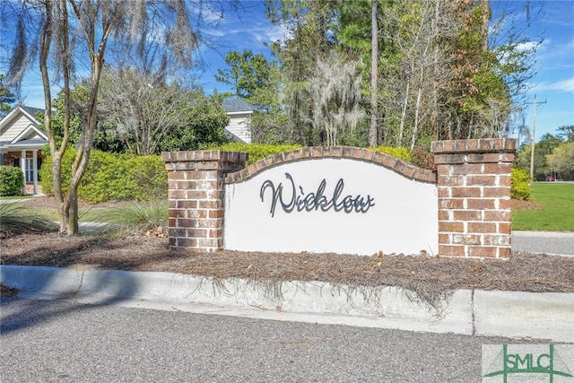 view of community / neighborhood sign