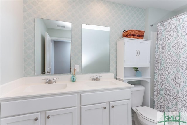 bathroom with a shower with curtain, toilet, and vanity