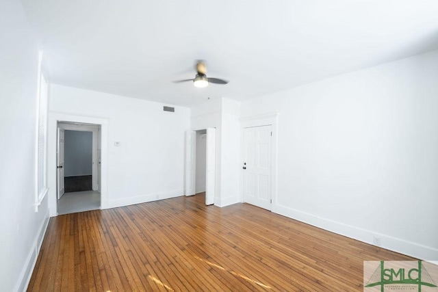 unfurnished room with wood-type flooring and ceiling fan