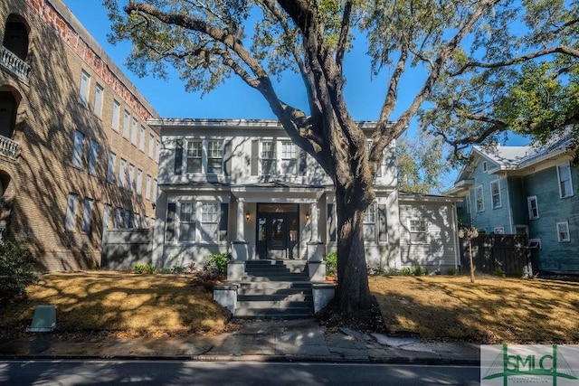 view of front of home with a front lawn