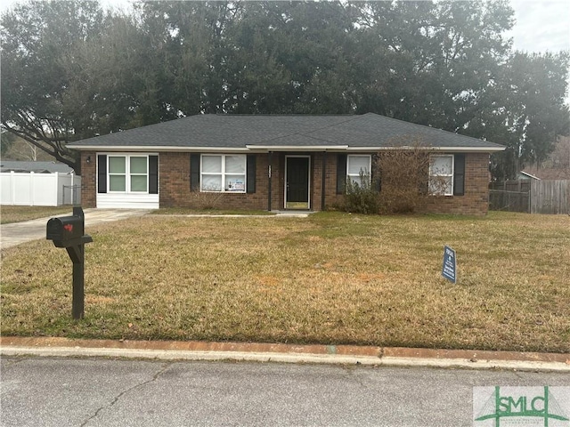 single story home featuring a front lawn