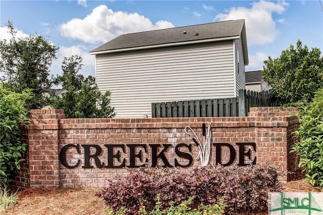 view of community / neighborhood sign