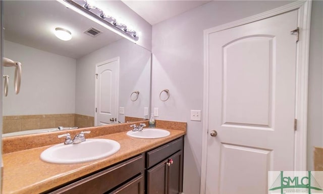 bathroom featuring a bathtub and vanity