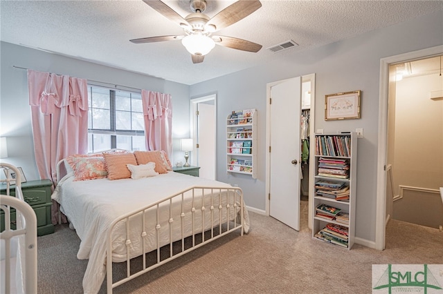 bedroom featuring ceiling fan and a textured ceiling