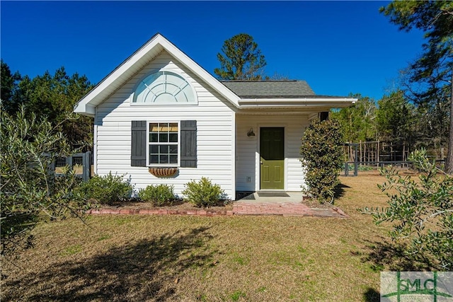 view of front of home with a front lawn