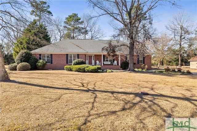 single story home featuring a front yard