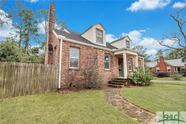 view of front of home featuring a front lawn