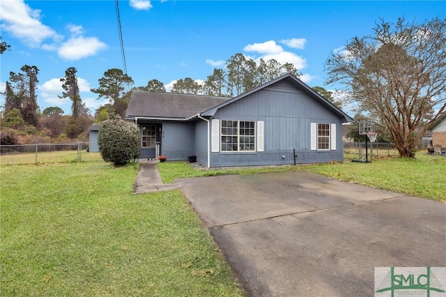 view of front of home with a front lawn