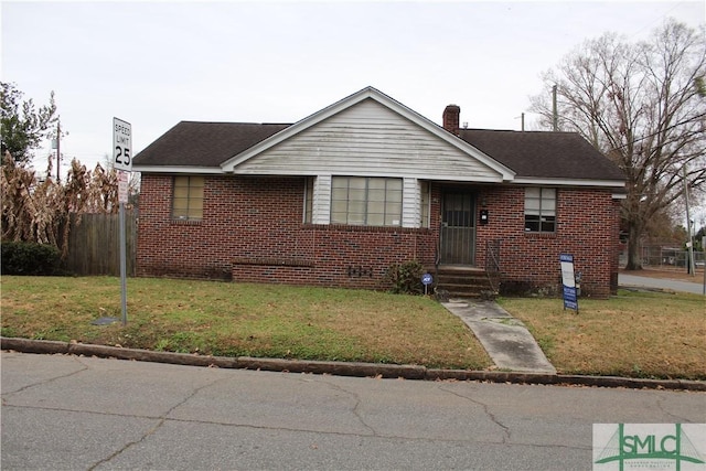 view of front facade with a front yard