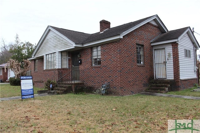 bungalow-style home featuring a front lawn