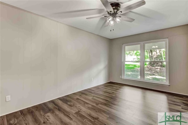 spare room featuring dark wood-type flooring and ceiling fan