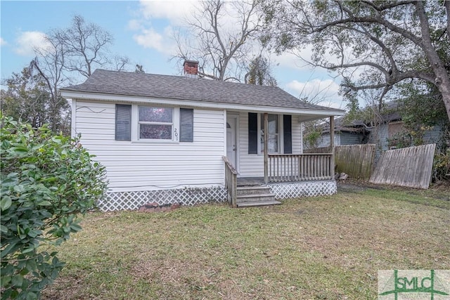 view of front facade featuring covered porch and a front lawn