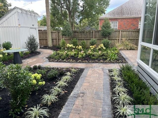 view of yard featuring a patio