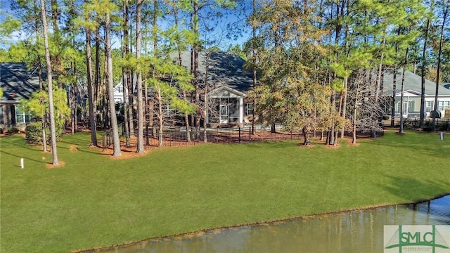 view of yard featuring a water view