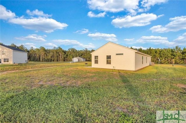 view of side of property featuring a yard