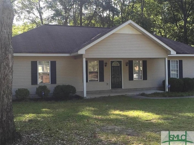 ranch-style home with a front yard and covered porch