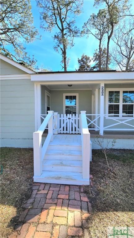 property entrance featuring covered porch