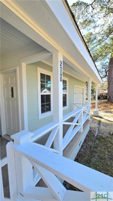entrance to property featuring a porch