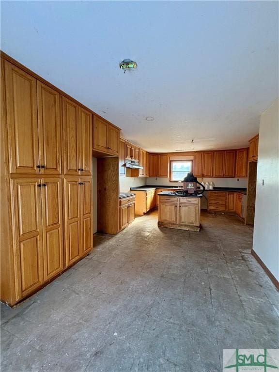 kitchen featuring a kitchen island