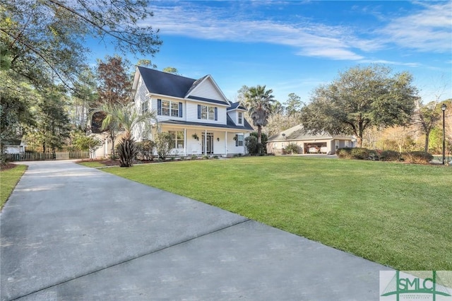 view of front of home featuring a front yard