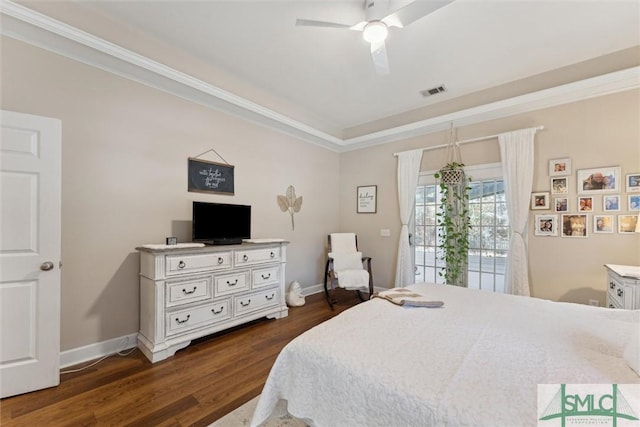 bedroom featuring crown molding, dark hardwood / wood-style floors, access to outside, and ceiling fan