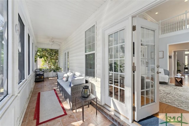 sunroom featuring ceiling fan