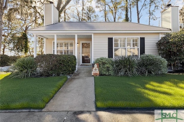 view of front of house featuring a front lawn and a porch