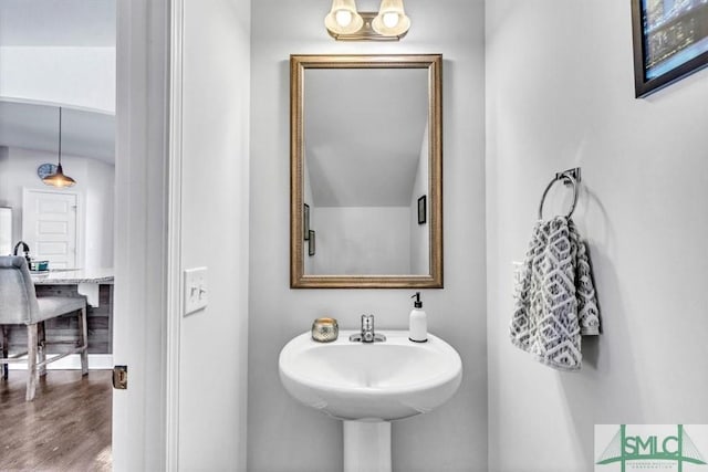 bathroom featuring sink