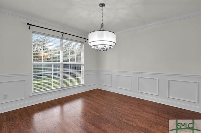 unfurnished dining area featuring an inviting chandelier, ornamental molding, and dark hardwood / wood-style floors