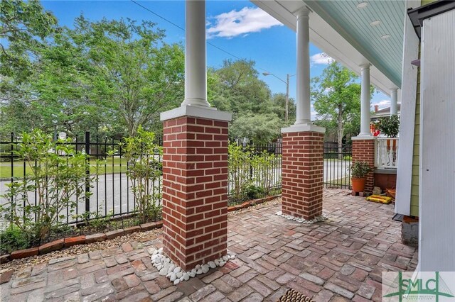 524 E Henry St, Savannah, GA 31401 - photo 40