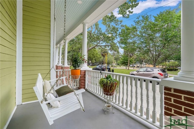 524 E Henry St, Savannah, GA 31401 - view of covered porch