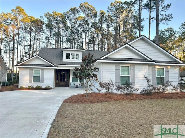 view of front of house with a front yard