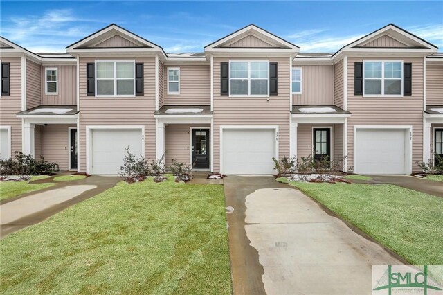 townhome / multi-family property featuring a front lawn