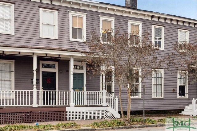 view of front of property featuring covered porch