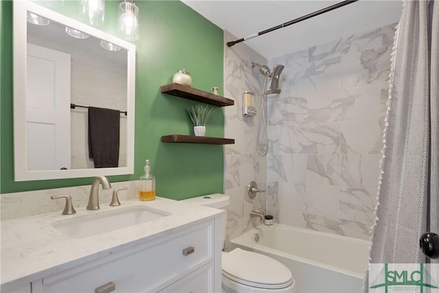 full bathroom featuring shower / tub combo with curtain, vanity, and toilet