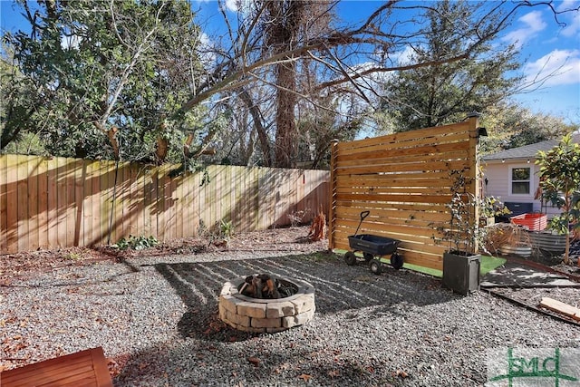 view of yard featuring an outdoor fire pit