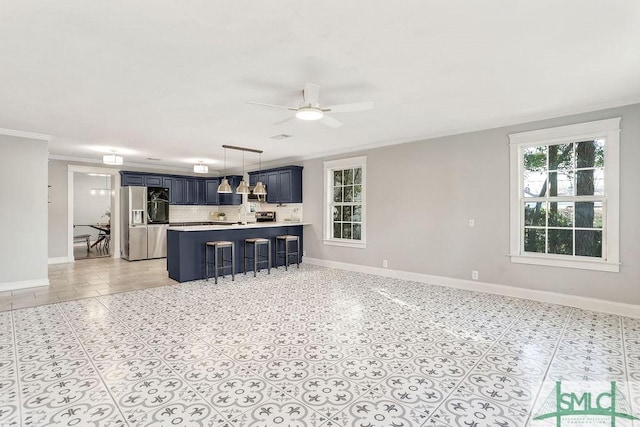 living room featuring light tile patterned floors, ornamental molding, and ceiling fan