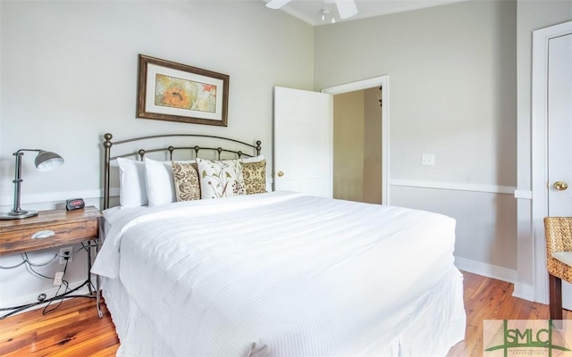 bedroom featuring vaulted ceiling, light hardwood / wood-style floors, and ceiling fan