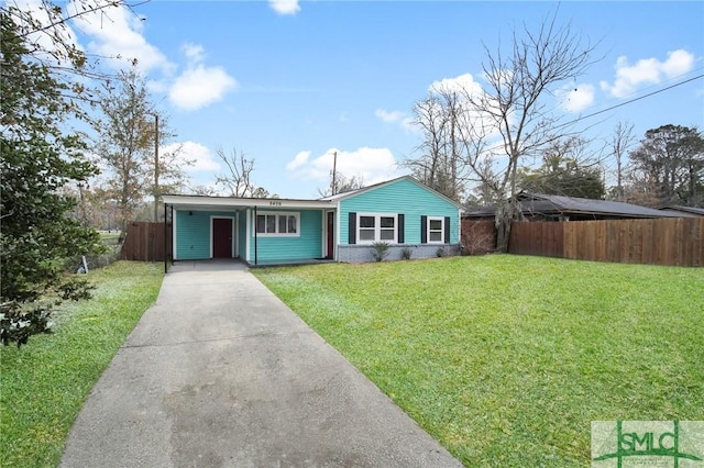 view of front of property featuring an attached carport, concrete driveway, a front yard, and fence