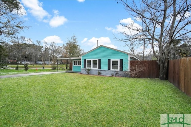 view of front of house with a front lawn