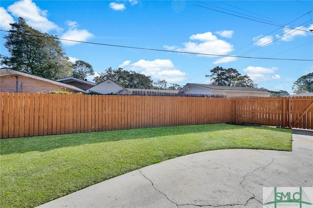 view of yard featuring a patio area