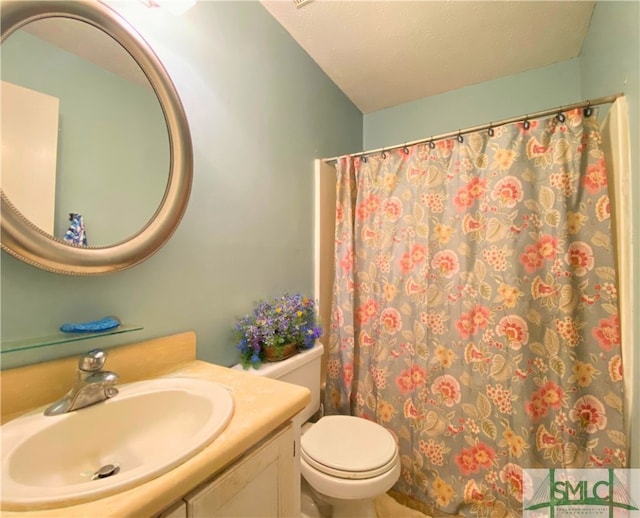 bathroom featuring vanity, a shower with shower curtain, a textured ceiling, and toilet