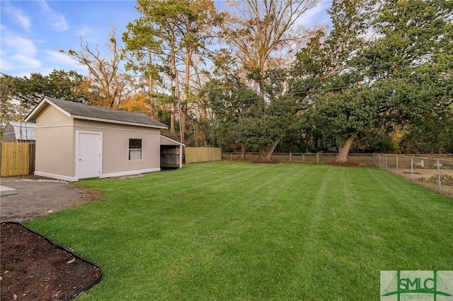 view of yard with a storage shed