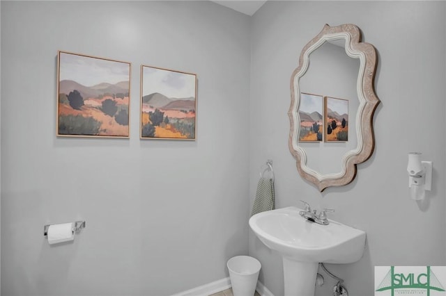 bathroom featuring sink