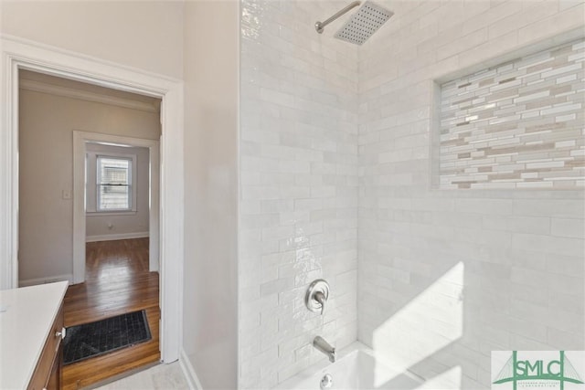 bathroom with tiled shower / bath and vanity