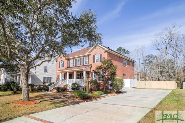 view of front of property featuring a porch and a front lawn