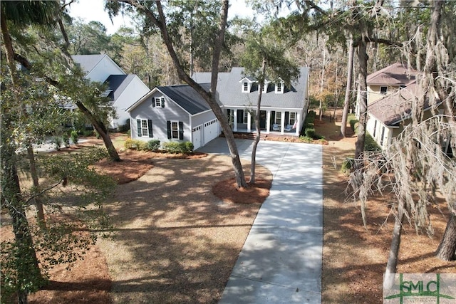 view of front facade featuring a garage