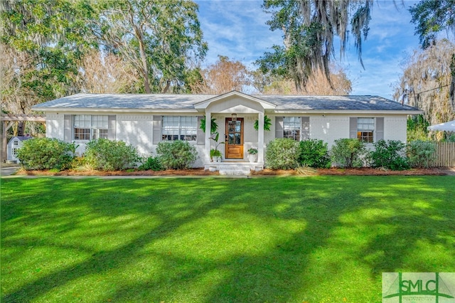 single story home with a front yard