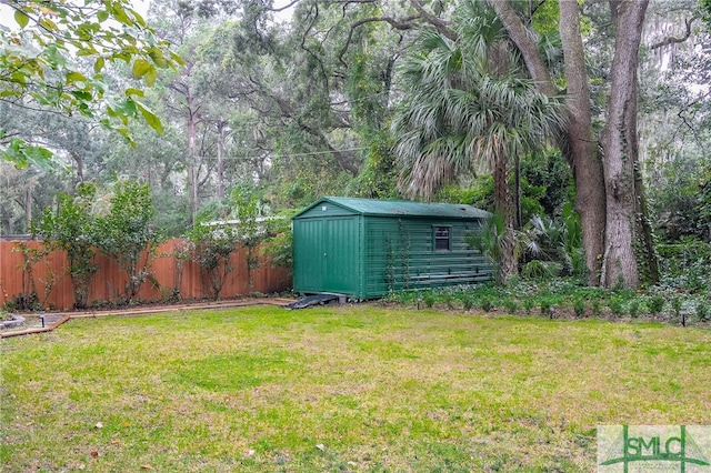 view of yard featuring a storage unit