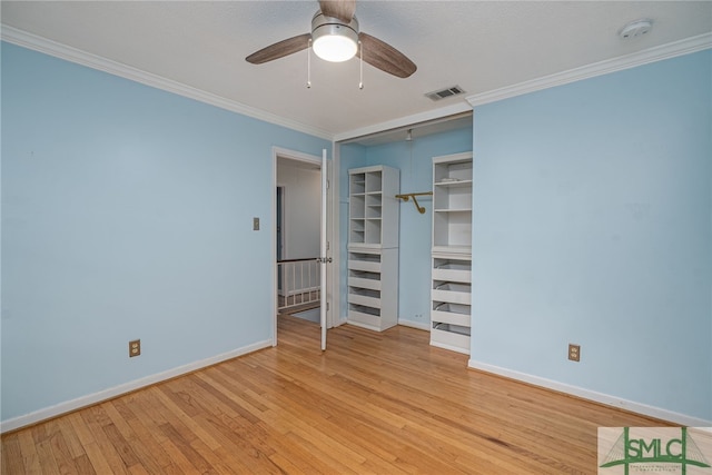 unfurnished bedroom with ceiling fan, ornamental molding, light hardwood / wood-style floors, and a closet